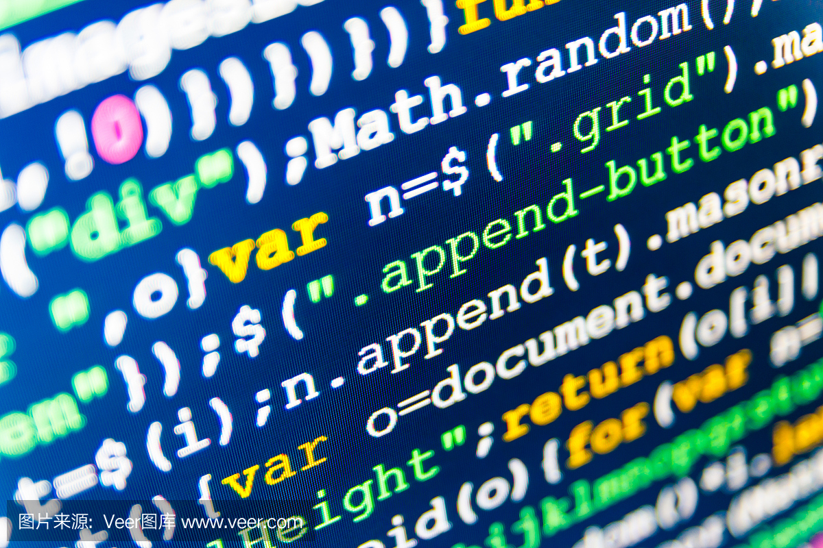 軟件開發(fā)人員編程代碼在計(jì)算機(jī)上